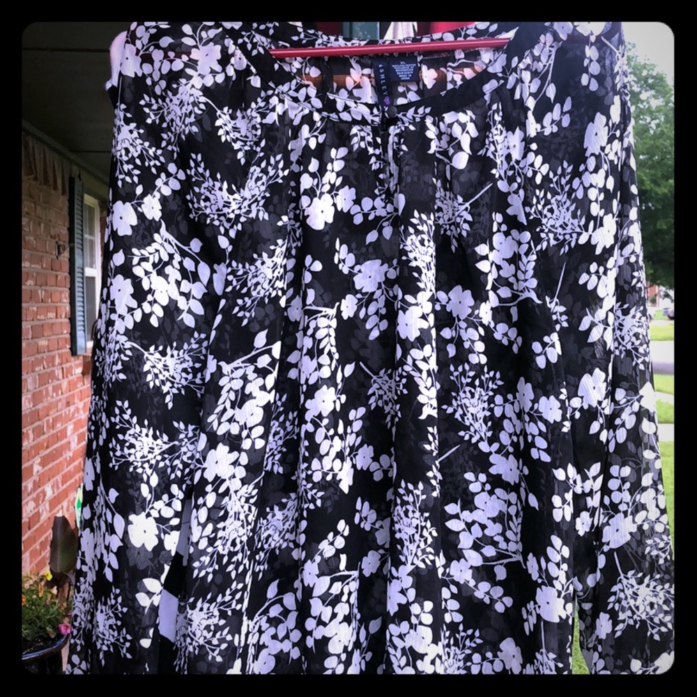 Great Black and White Ashley Judd Shirt